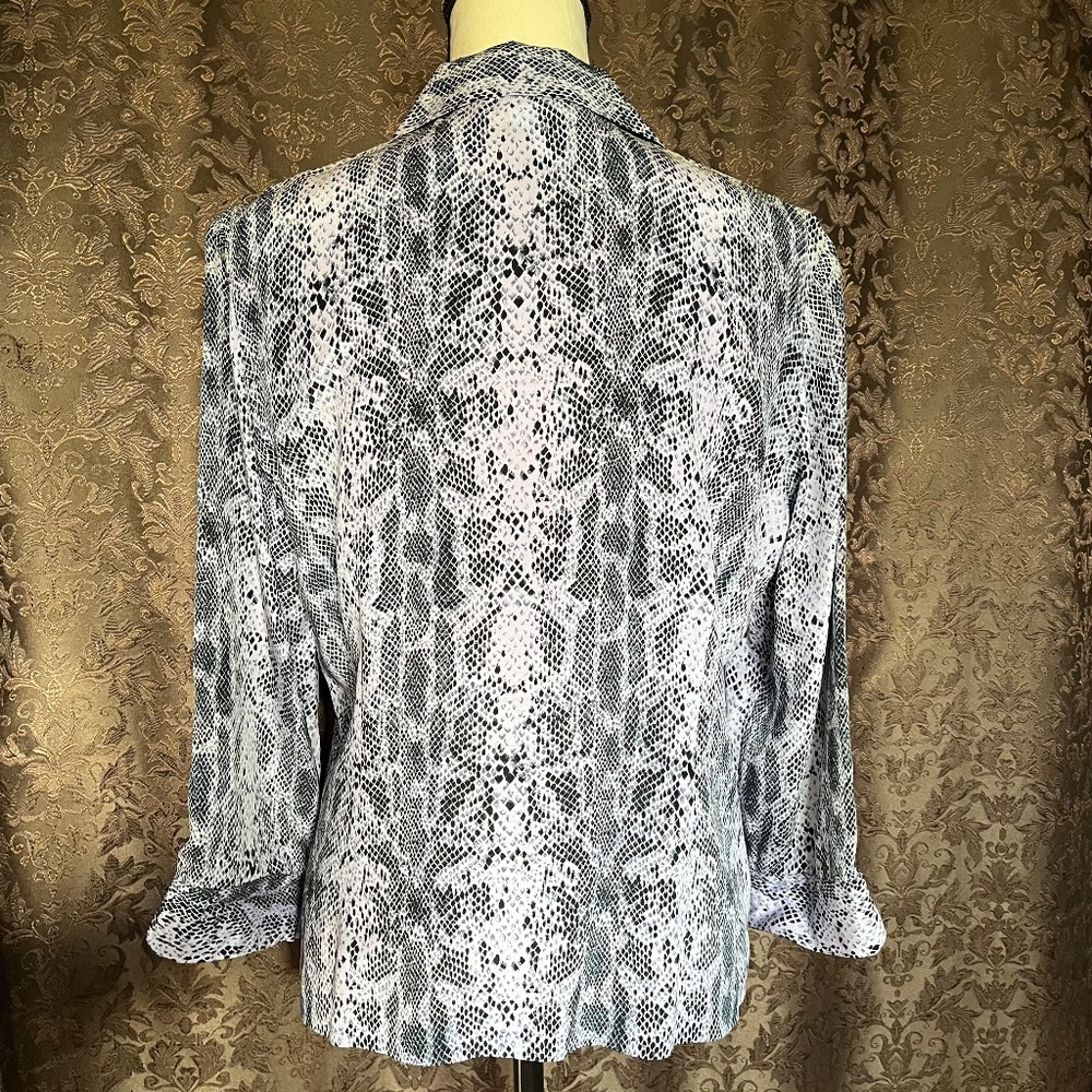 S.L.B 100% Silk Blouse, Breezy Light Lavender and Black Animal Print  Size Large - Picture 2 of 9